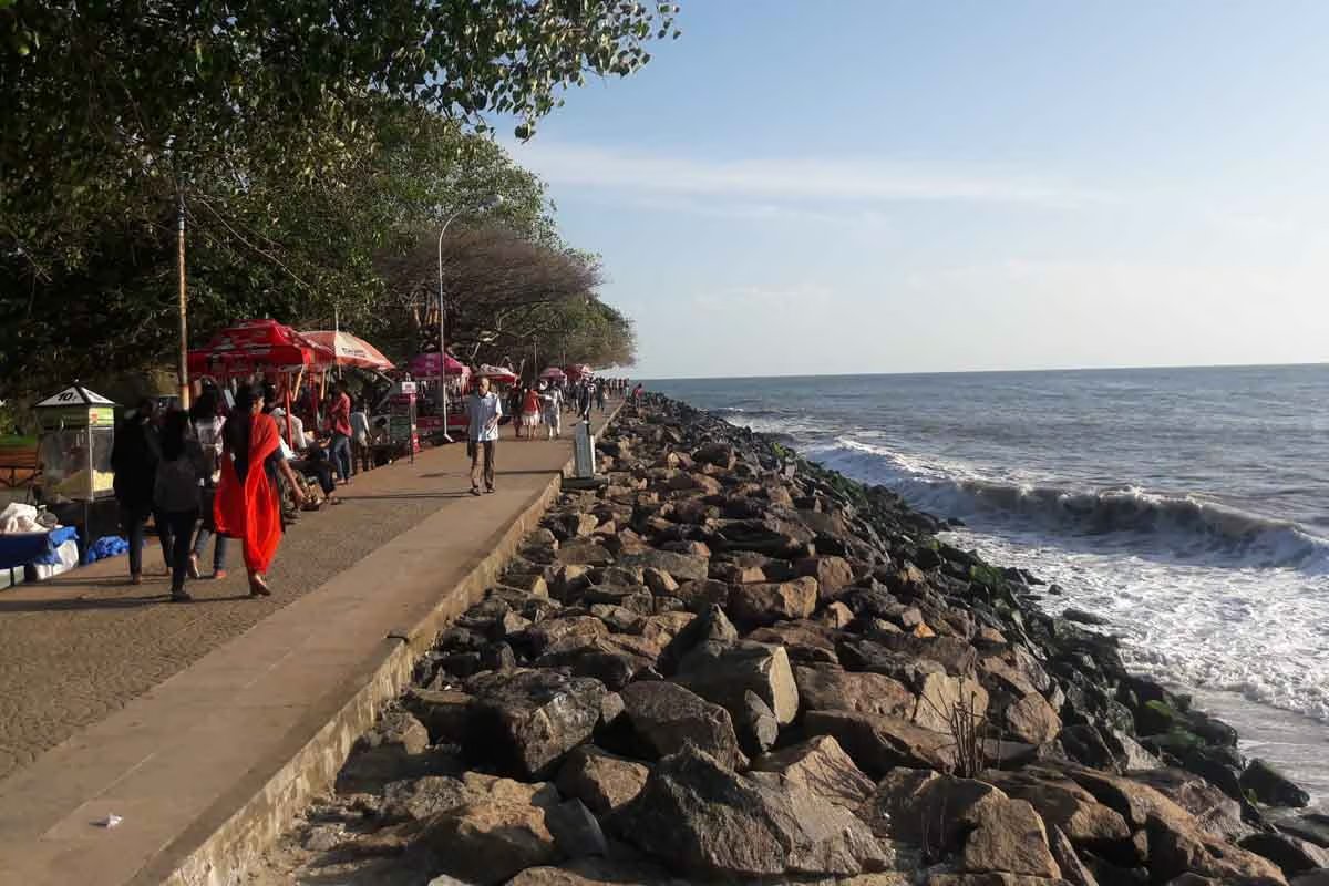 A seaside walkway along the Fort Kochi shore