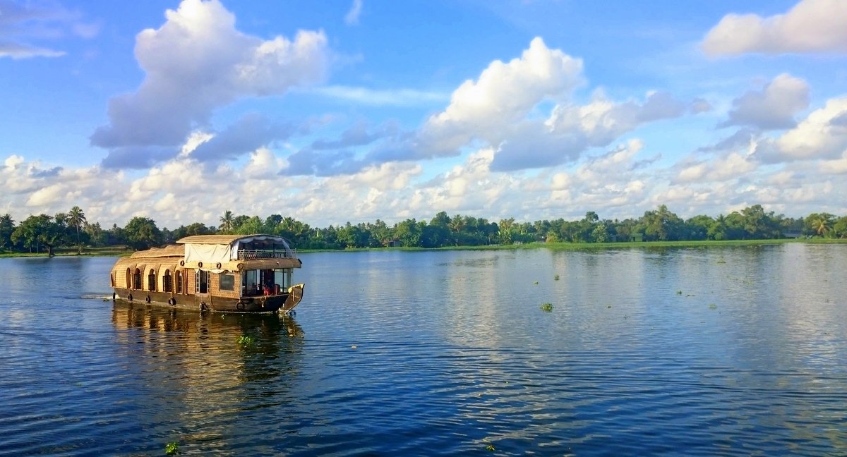 A boat crossing the broad waters of Vembanad Lake